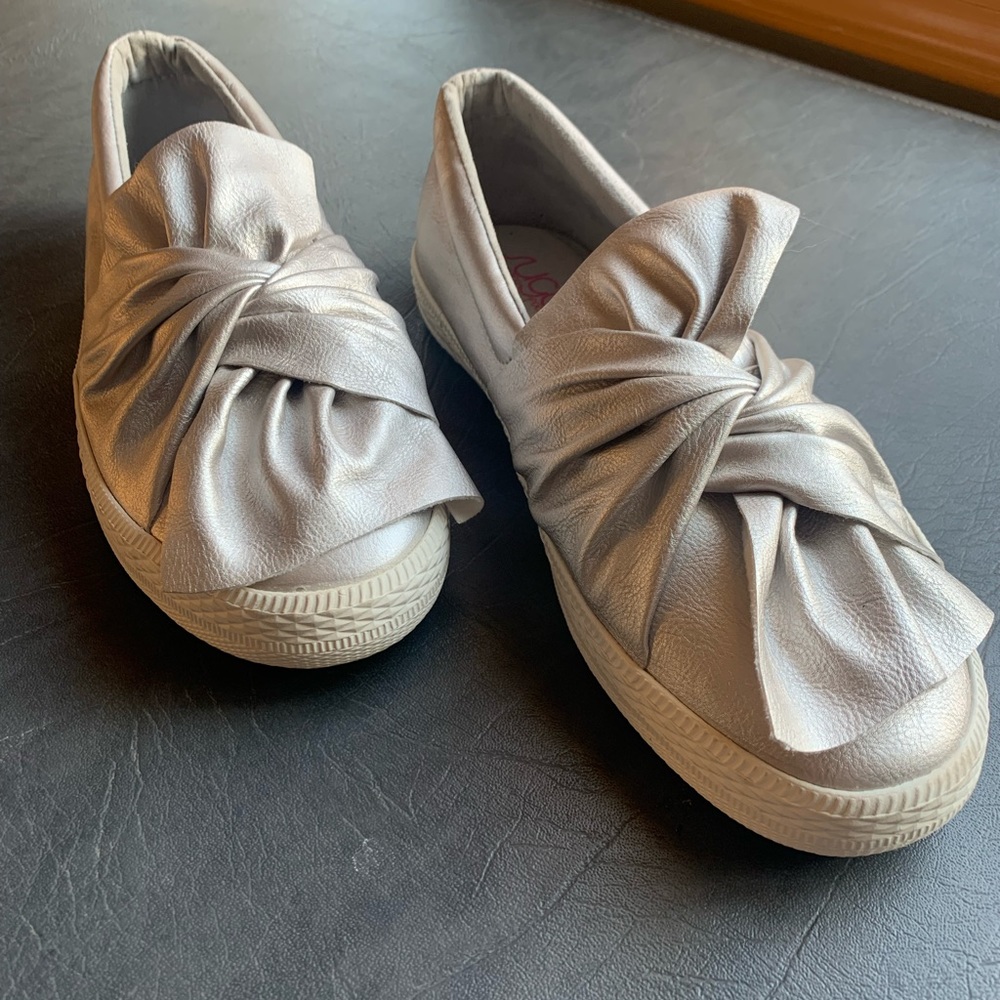 Ladies Leather Slip on Sneakers size 8.5